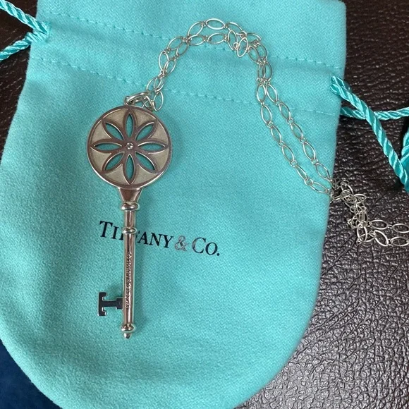 Tiffany & Co. Daisy key and chain - Picture 2 of 3